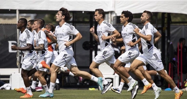 爱游戏app下载里程碑夜！皇家马德里刷新队史纪录，CBA常规赛冲刺阶段刷纪录，气氛紧张，更衣室氛围转暖的简单介绍