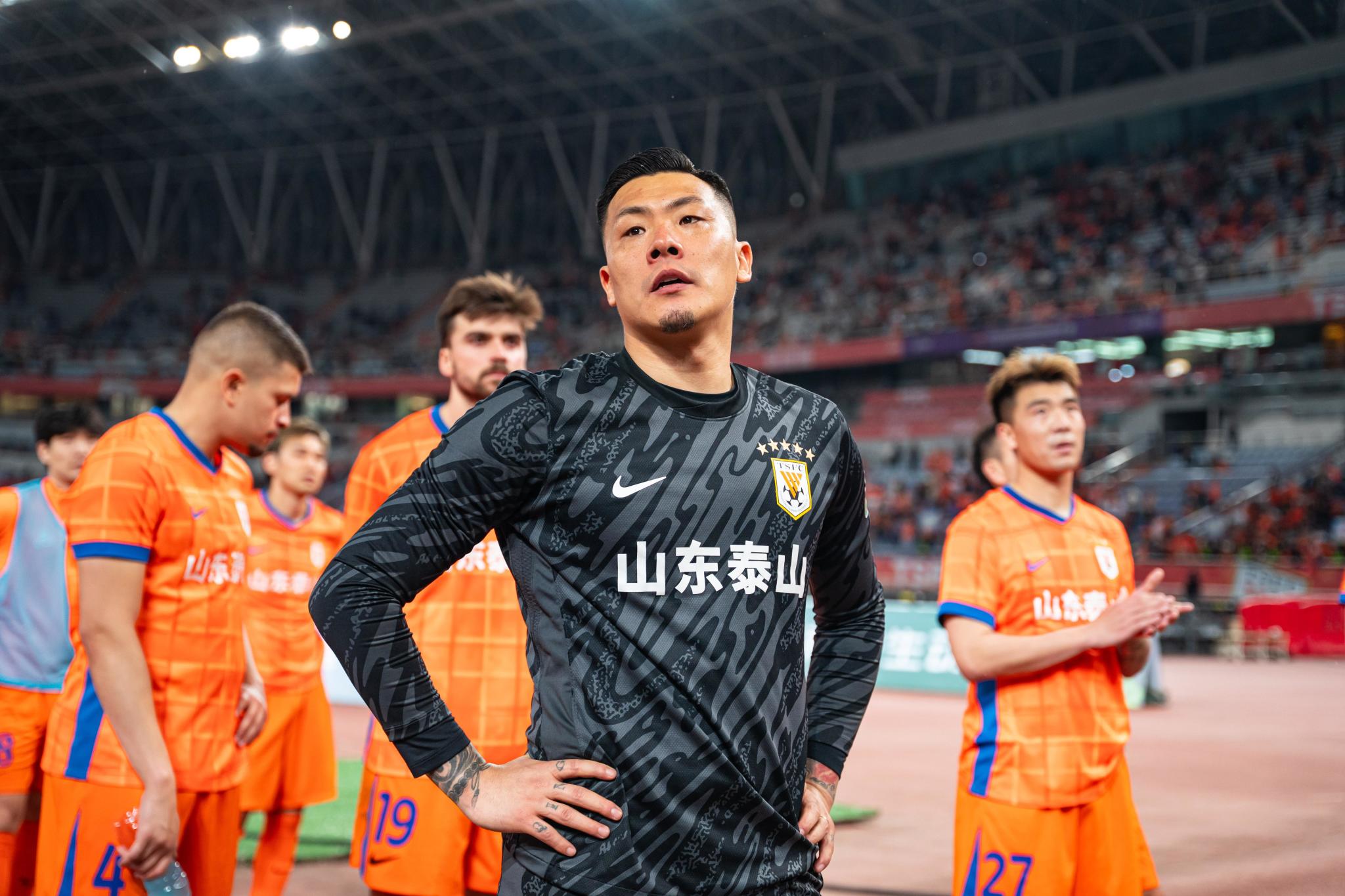 爱游戏体育山东泰山发布备战花絮，冲刺阶段官宣签约，欧联任务艰巨，数据趋势出现新变化的简单介绍