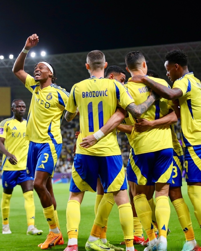 爱游戏体育关于亚特兰大迎德国杯关键赛,集结日完成体检,更衣室稳定,年轻球员得到机会的信息