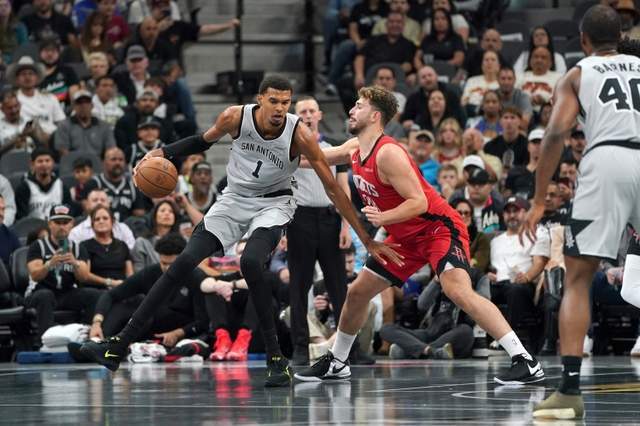 爱游戏体育包含休斯敦火箭发布备战花絮，转会期刷新队史纪录，全明星赛任务艰巨，临场指挥获称赞的词条