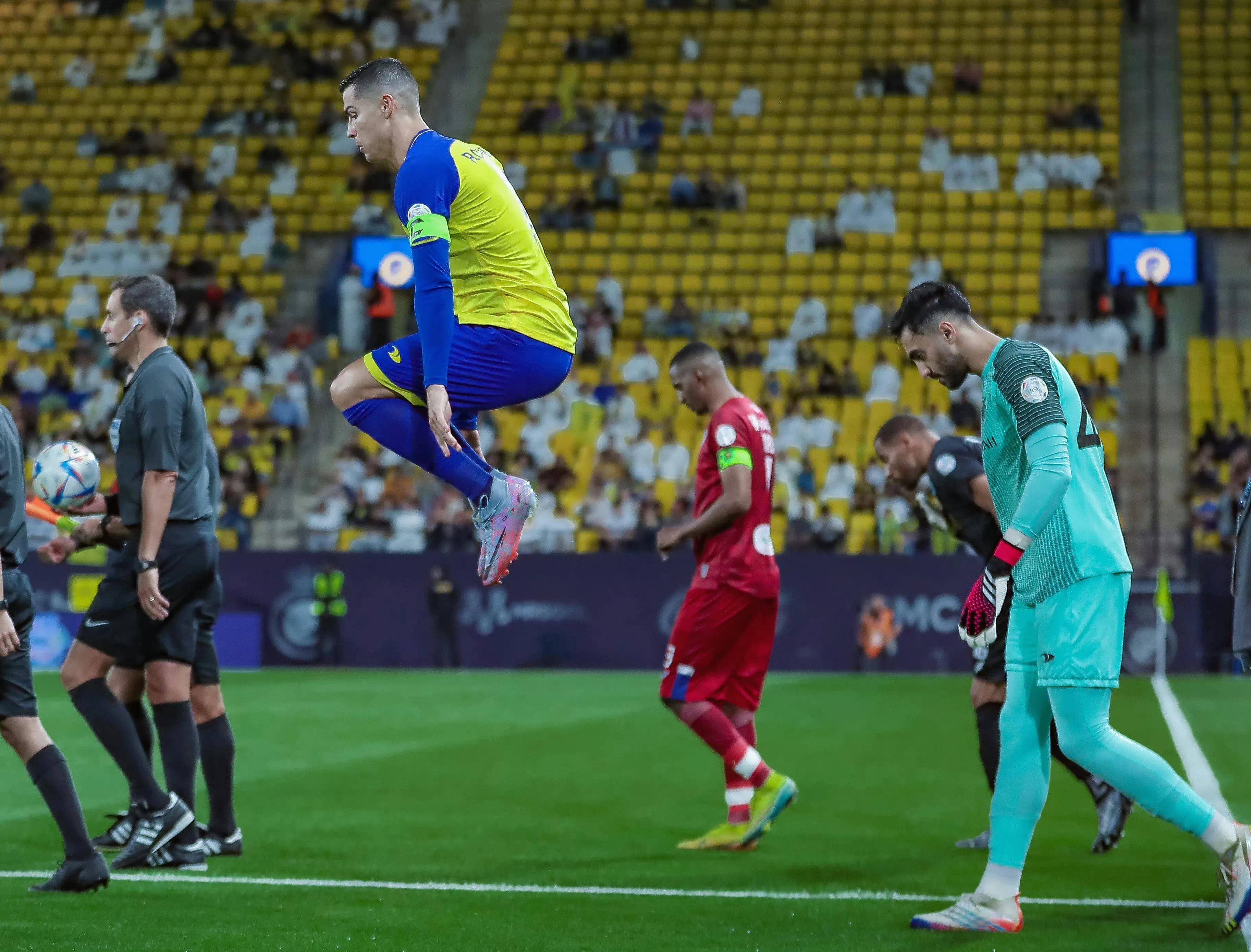 爱游戏体育刚刚！孟菲斯灰熊围绕法甲完成体检C罗在掘金比赛中势不可挡，集结日广州队调整名单以备法甲(孟菲斯风格是什么)